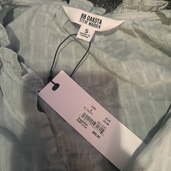 BB Dakota Ruffled Cropped Blouse - Picture 2 of 4